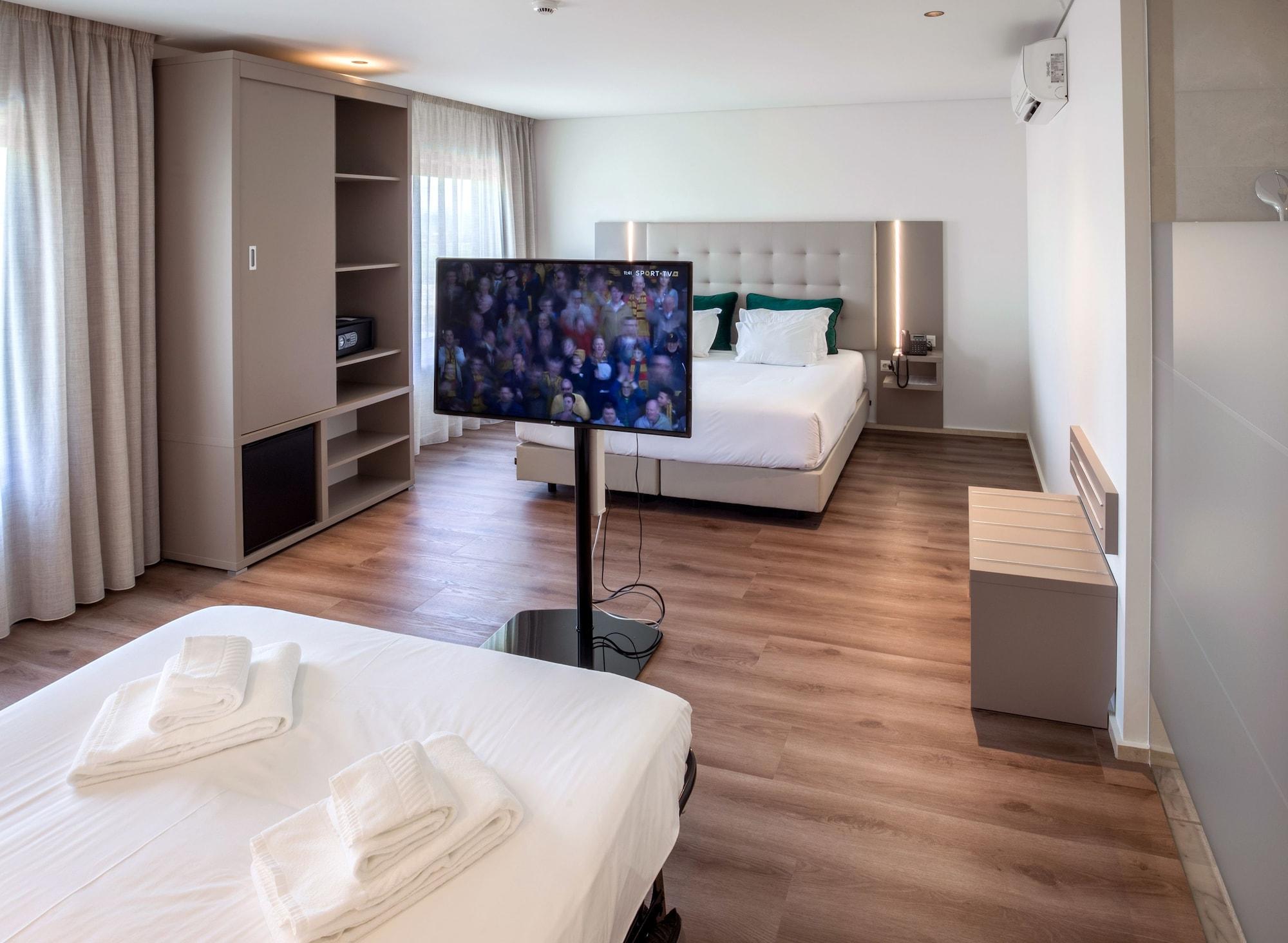 Oporto Airport & Business