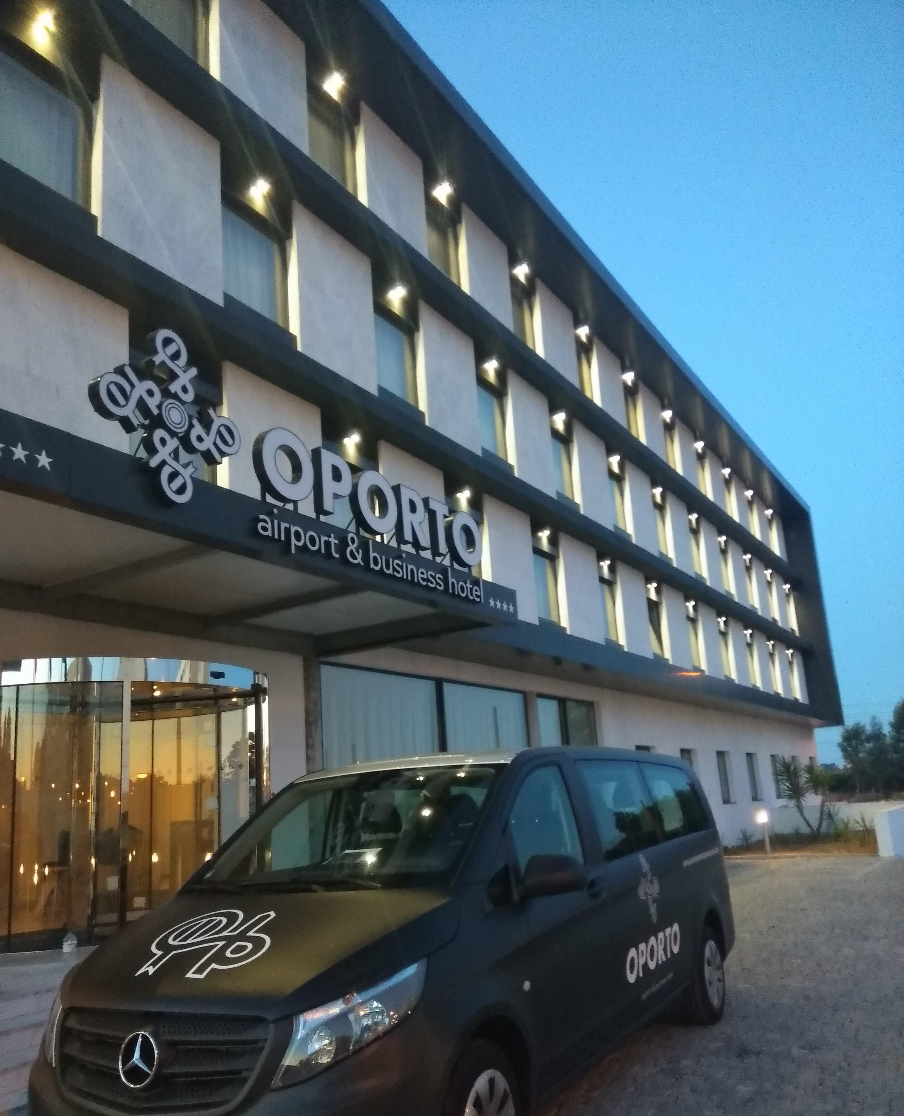 Oporto Airport & Business
