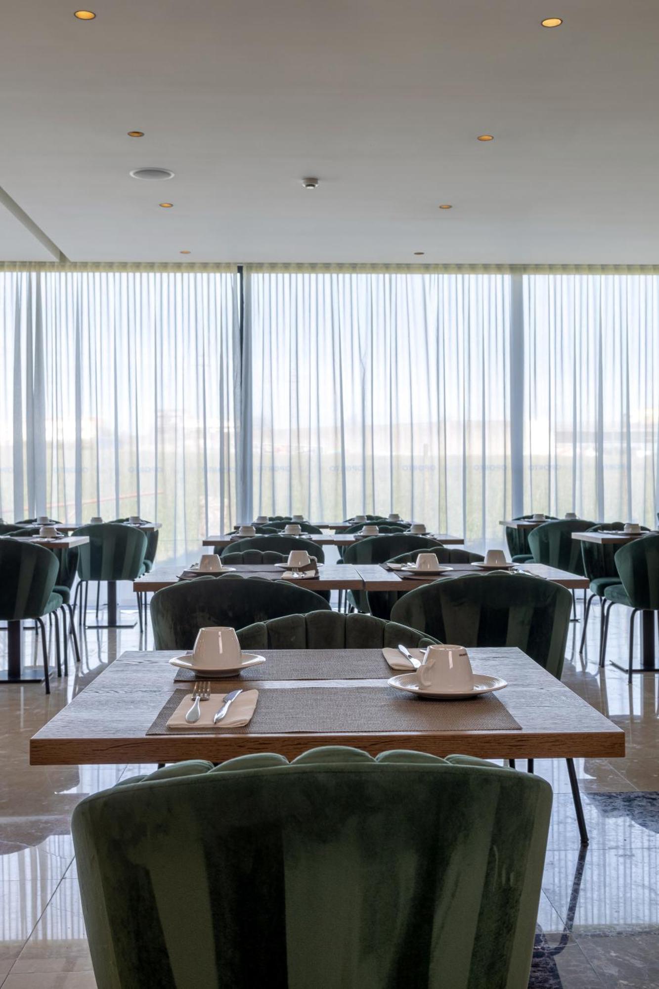 Oporto Airport & Business 4* Maía