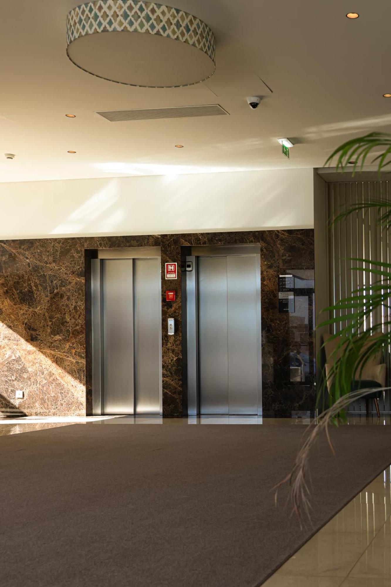 Hotel Oporto Airport & Business 4*